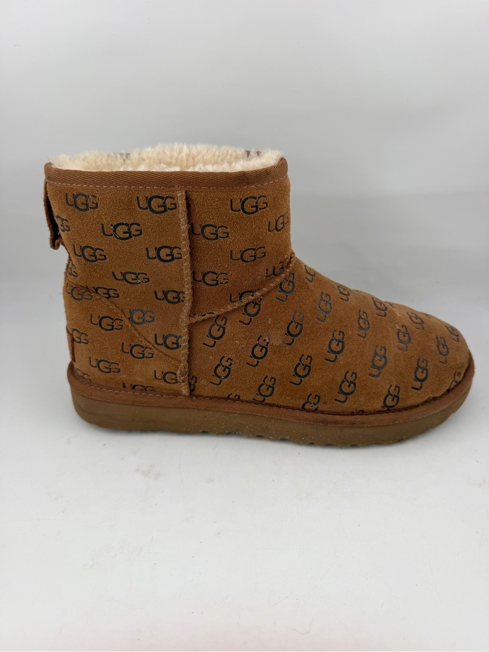 Ugg Women’s Classic Mini II -SZ 9- Embossed Chestnut Suede Sheepskin Winter Boot